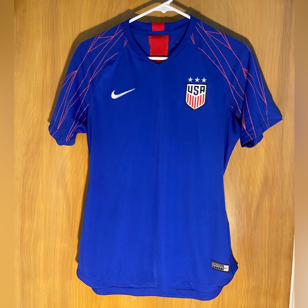 Women’s Nike Team USA Blue Soccer Jersey Size Medium great condition